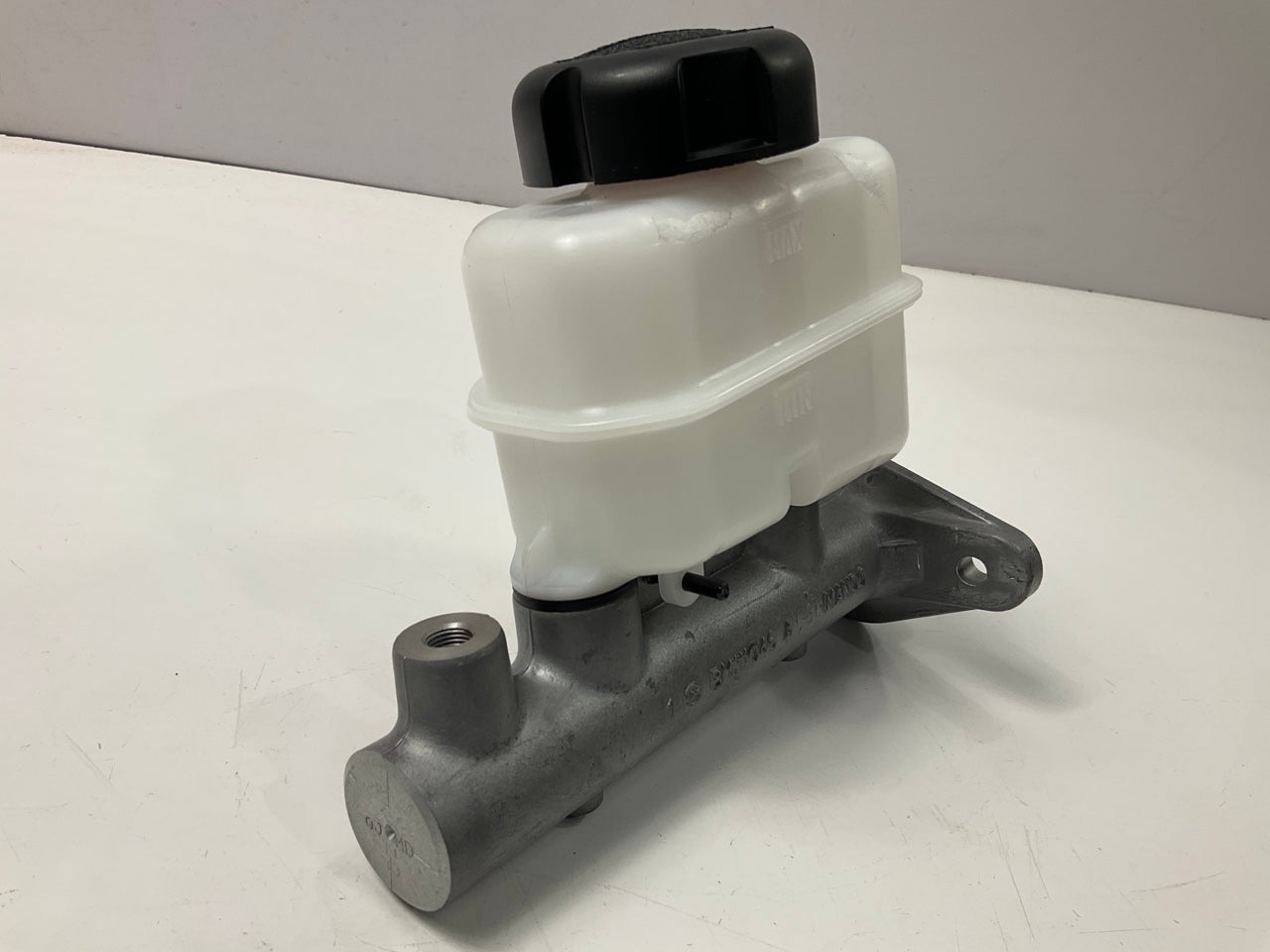 NEW Brake Master Cylinder OEM For 2004-2006 Kia Amanti 585103F100