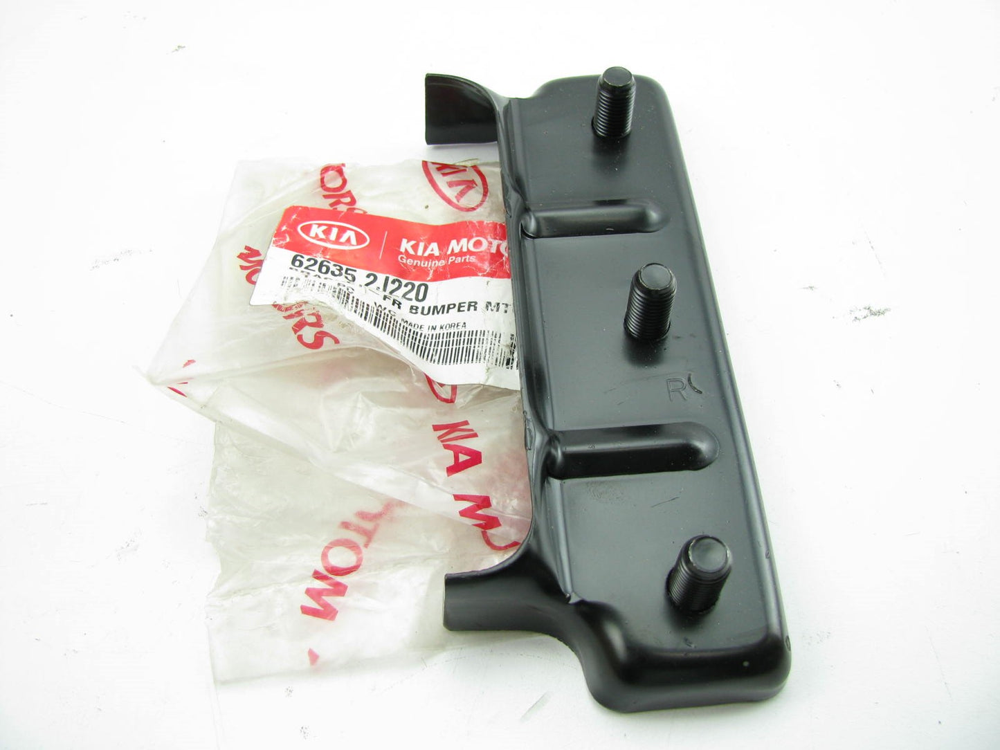 NEW Front Bumper Right Passenger Mount Bracket OEM For 09 Kia Borrego 626352J220