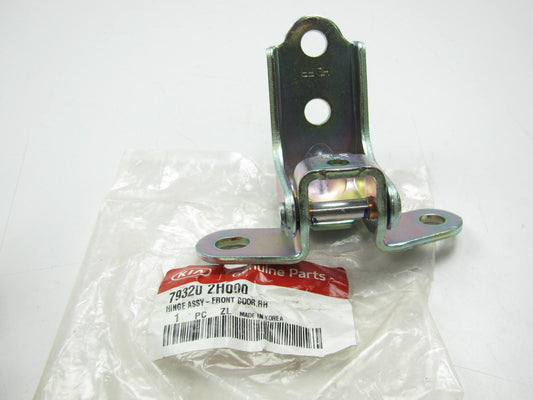 NEW - OEM 793202H000 Front Right Lower Door Hinge For Kia