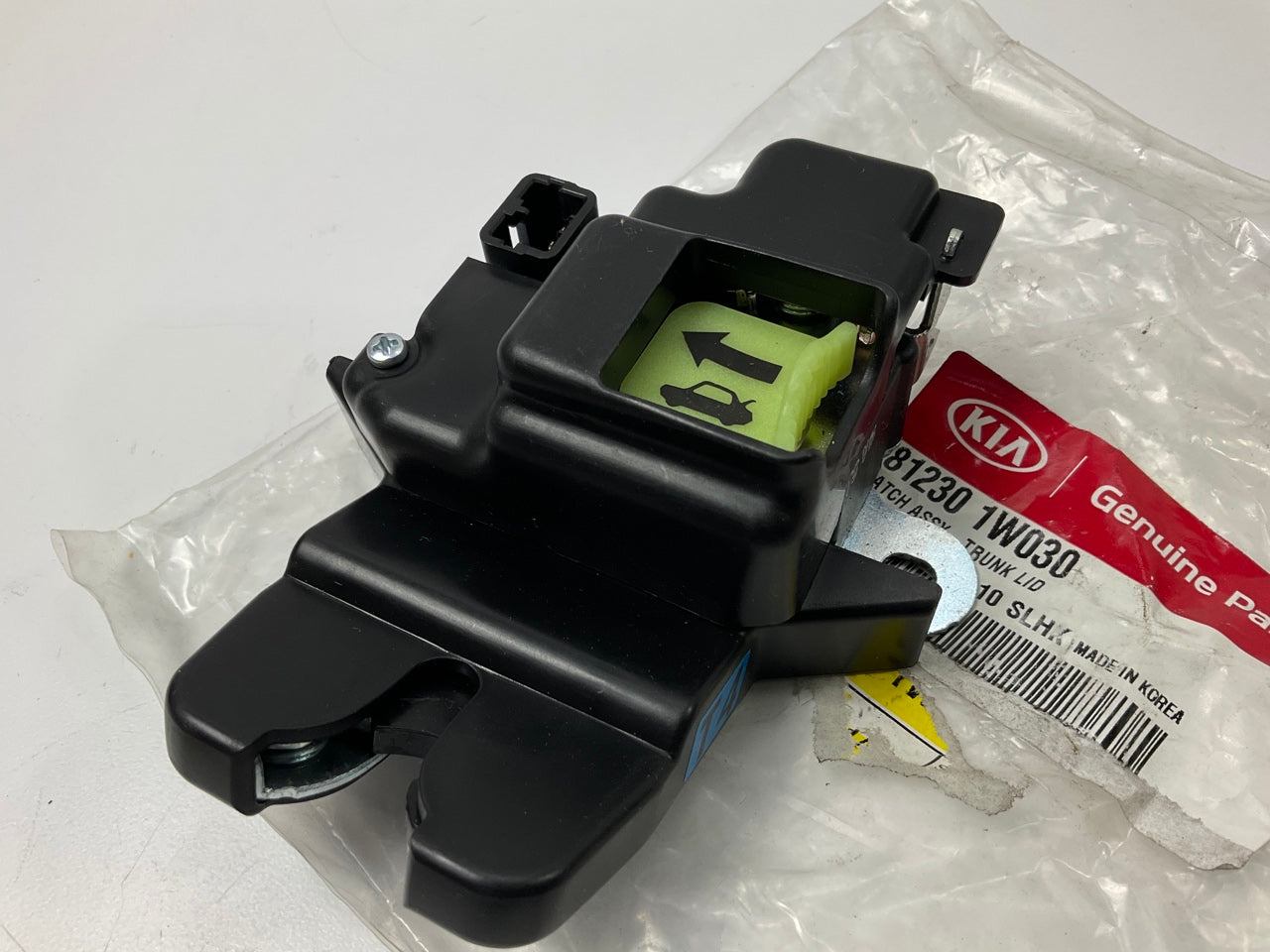 NEW GENUINE Trunk Lid Latch OEM For 2012-2017 Kia Rio Sedan 812301W030