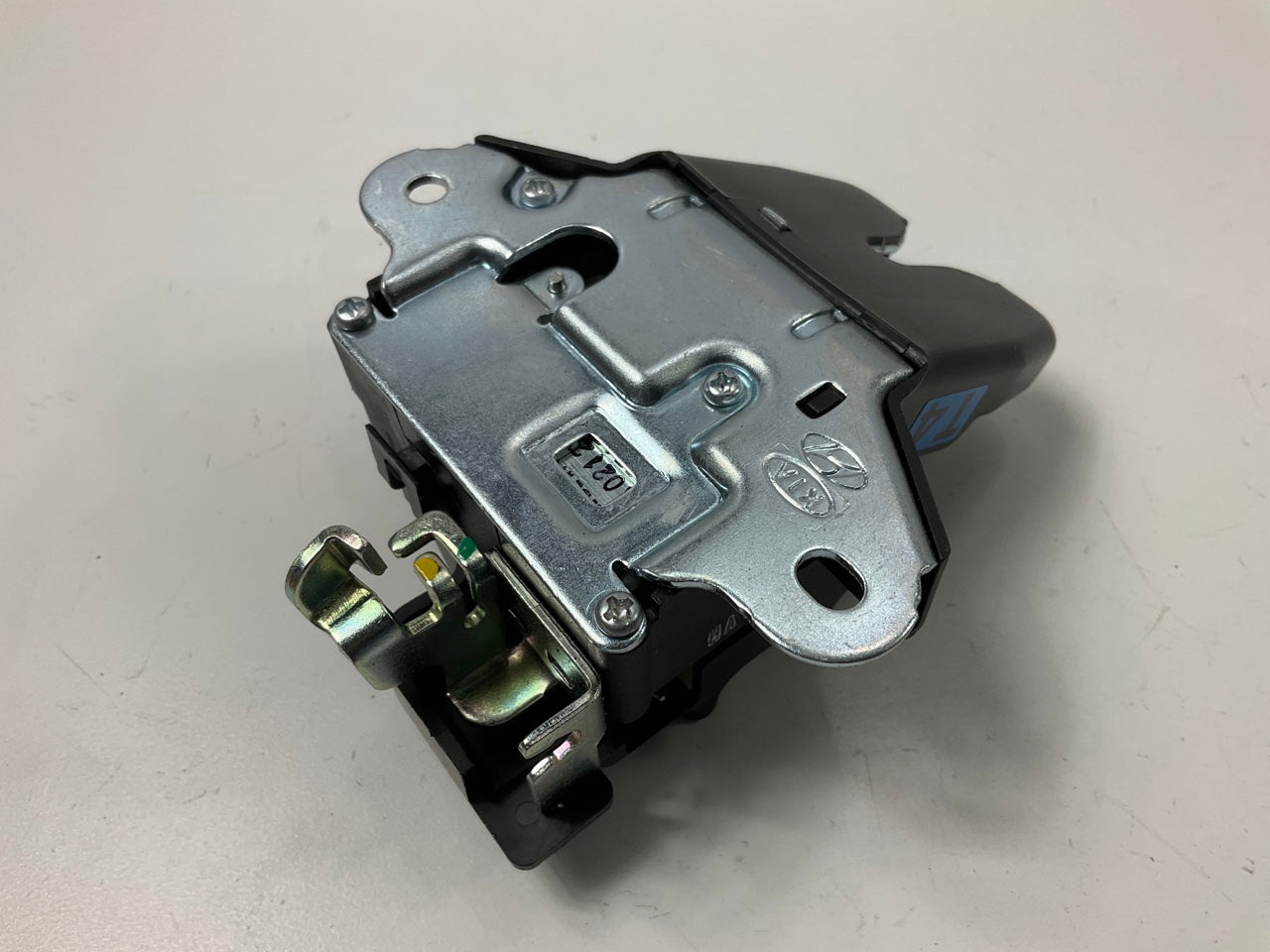 NEW GENUINE Trunk Lid Latch OEM For 2012-2017 Kia Rio Sedan 812301W030
