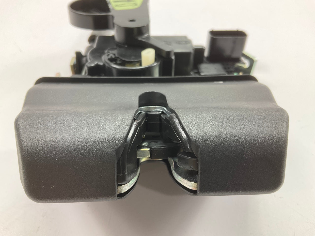 NEW GENUINE Trunk Lid Latch OEM For 2011-2014 Kia K900 812303T000
