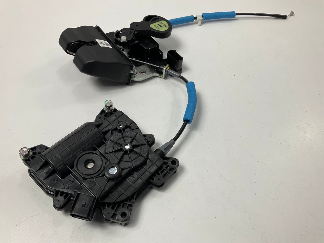 NEW Trunk Lid Latch & Motor OEM For 17-19 Kia Cadenza W/ Power Trunk 81230F6010