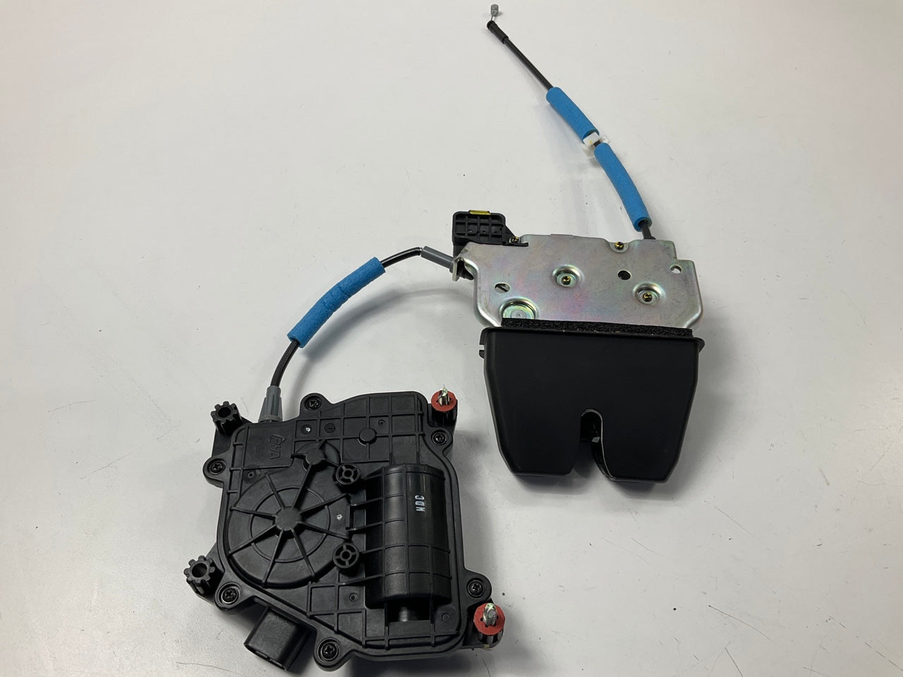 NEW Trunk Lid Latch & Motor OEM For 17-19 Kia Cadenza W/ Power Trunk 81230F6010