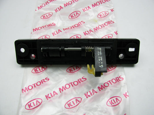NEW GENUINE Rear Tailgate Hatch Handle OEM For 2003-2009 Kia Sorento 812603E000