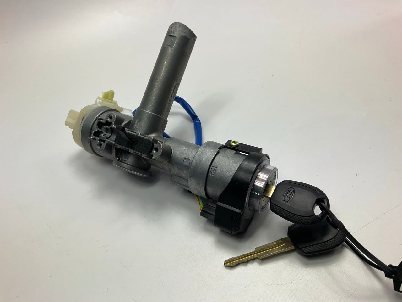 NEW Ignition Lock Cylinder W/ Keys OEM For 2003-2006 Kia Sorento 819053E200