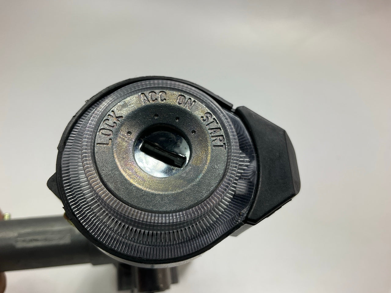 NEW Ignition Lock Cylinder W/ Keys OEM For 2003-2006 Kia Sorento 819053E200