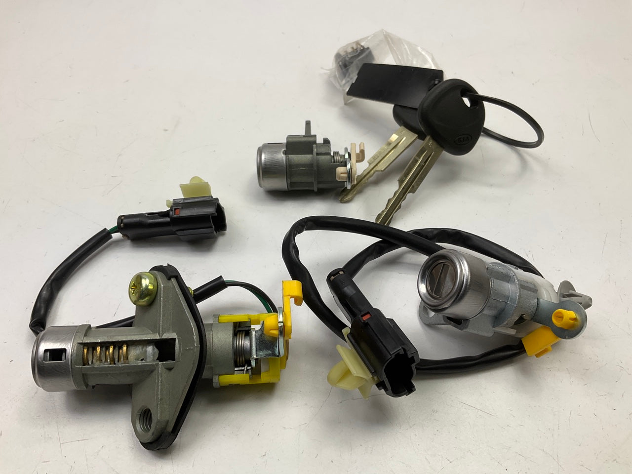 Ignition Lock Cylinder + Door Lock Key Set OEM For 07-08 Kia Sorento 819053E330