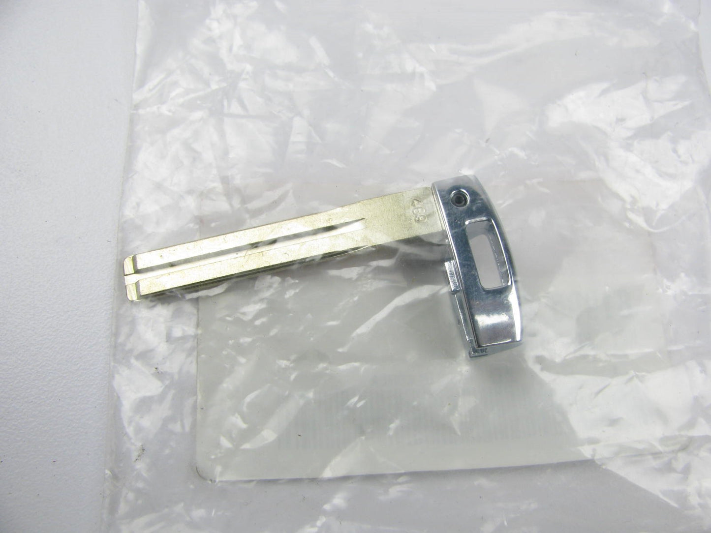 NEW GENUINE OEM Uncut Key Blank Remote Fob Insert For 13-14 Sorento 819962P300