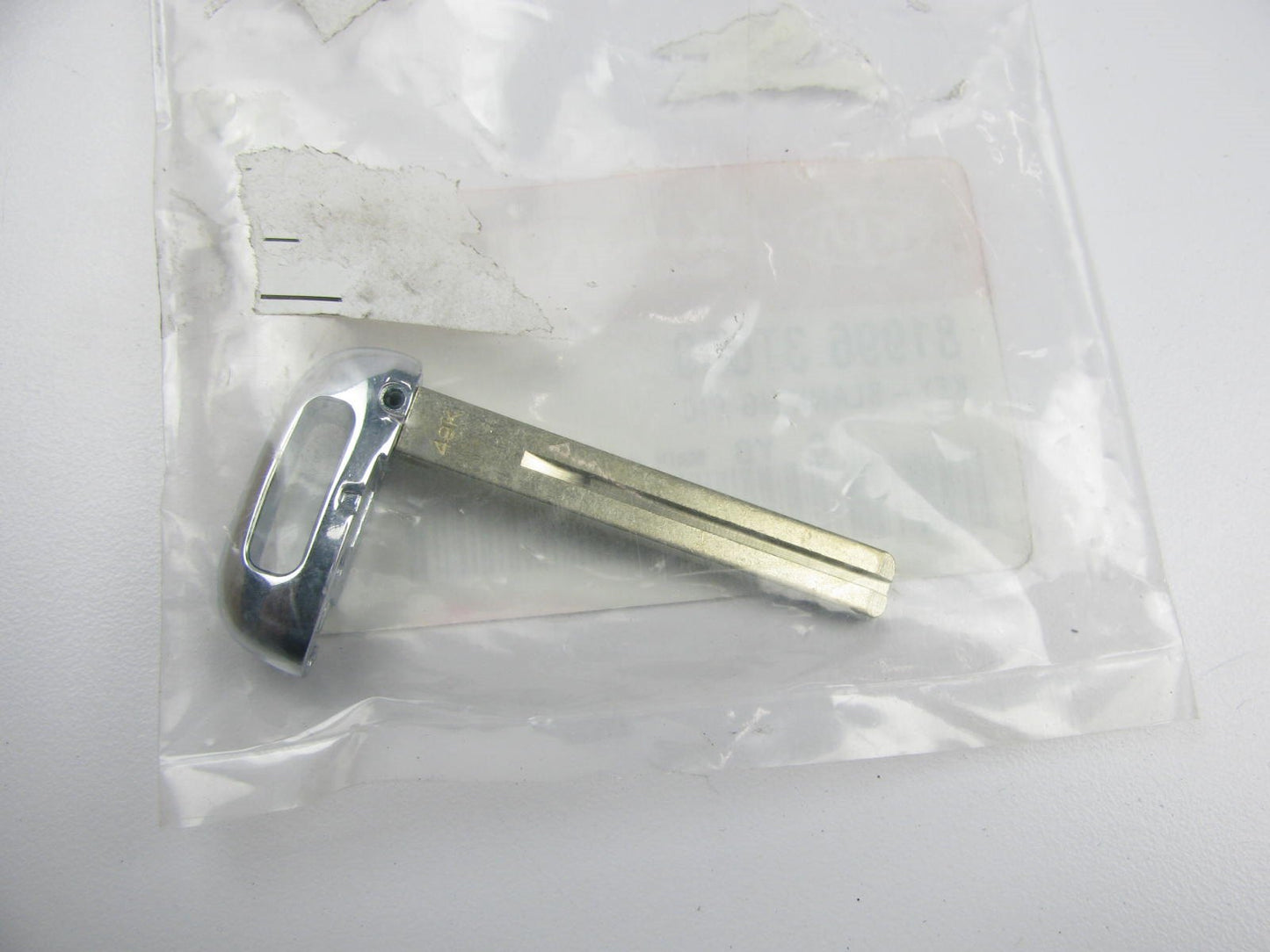 New Uncut Key Blank Remote Fob Insert For 14-16 Cadenza, 2015 K900 819963T000