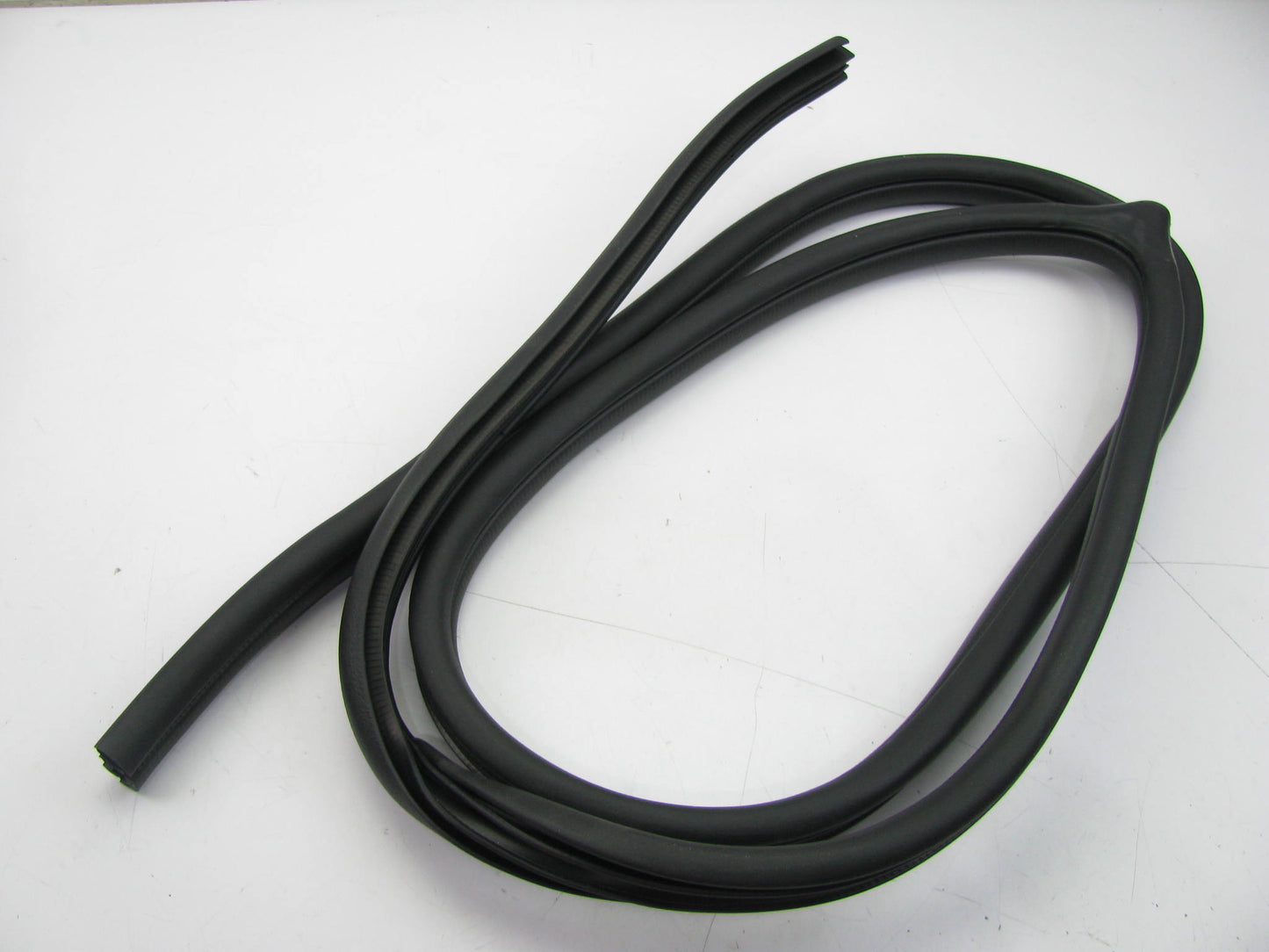 NEW - OEM 821103R000 FRONT LEFT INNER Door Weatherstrip Seal For 2013-16 Cadenza