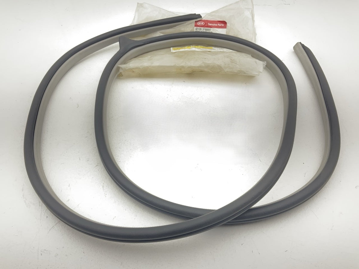 NEW OEM Front Right Door Body Side Weatherstrip Seal For 2007-2009 Kia Spectra