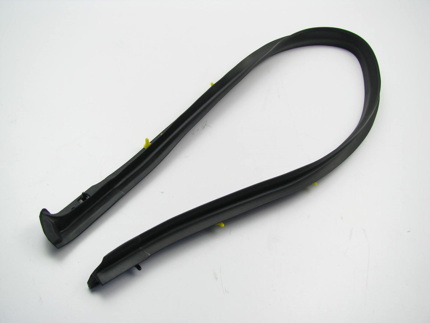 NEW - OEM Front Right Door Lower Weatherstrip Seal For 15-17 Kia K900 821803T000