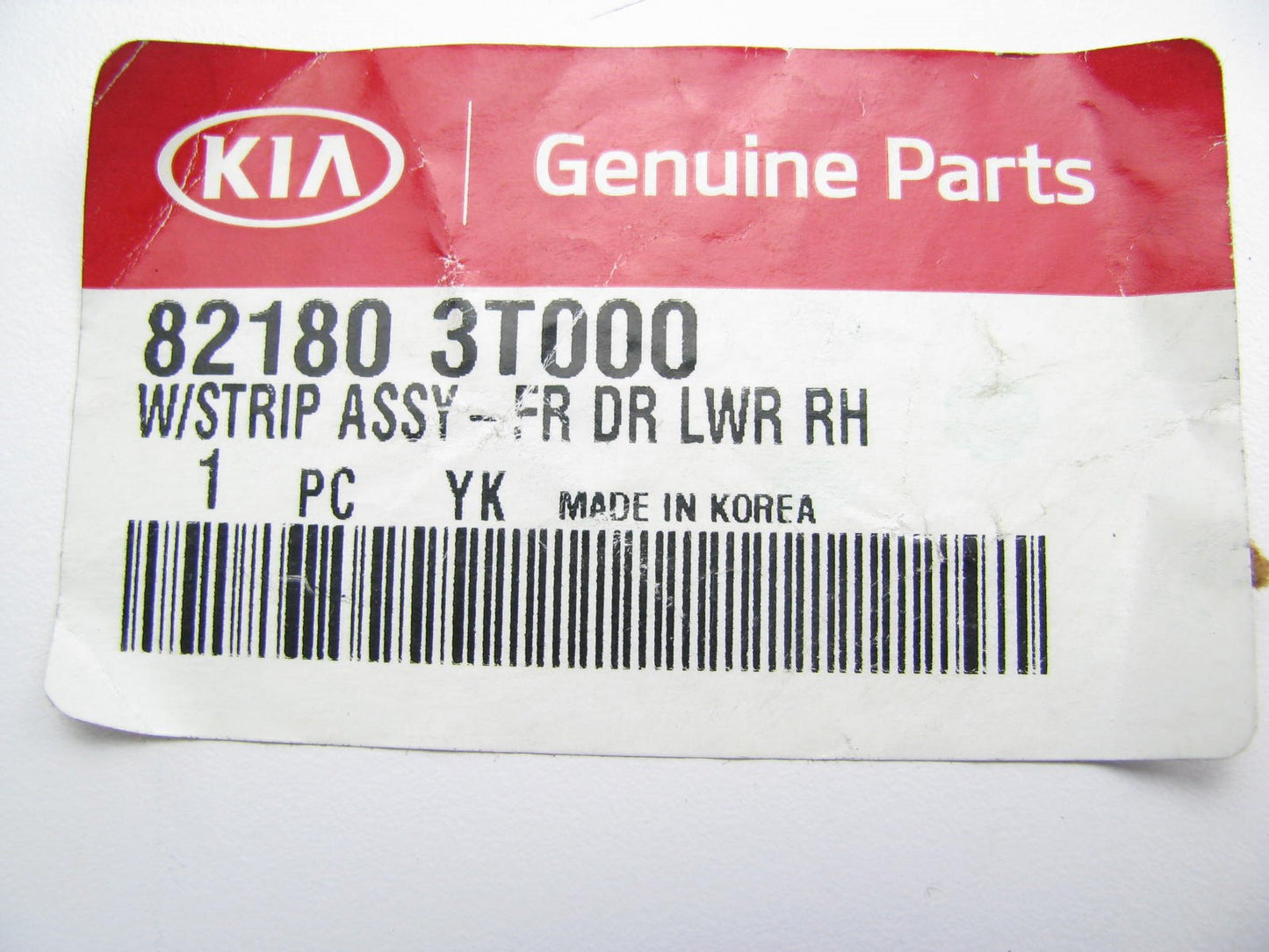 NEW - OEM Front Right Door Lower Weatherstrip Seal For 15-17 Kia K900 821803T000