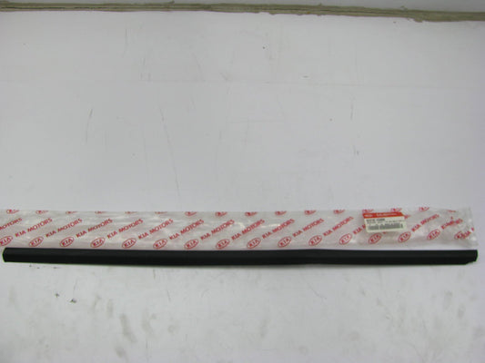 NEW - OEM Front Left Side Outer Door Weatherstrip Seal For 05-06 Rio 822101G000