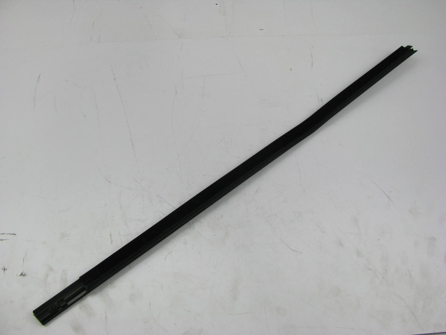 NEW - OEM Front Left Side Outer Door Weatherstrip Seal For 05-06 Rio 822101G000