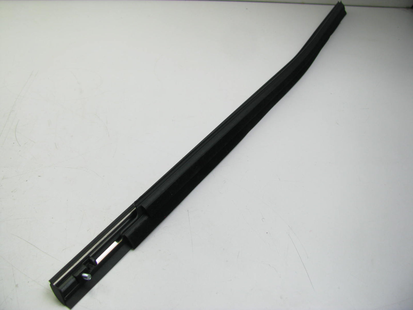 NEW - OEM 822202F001 Front Right Weatherstip Seal For 2004-2009 Kia Spectra