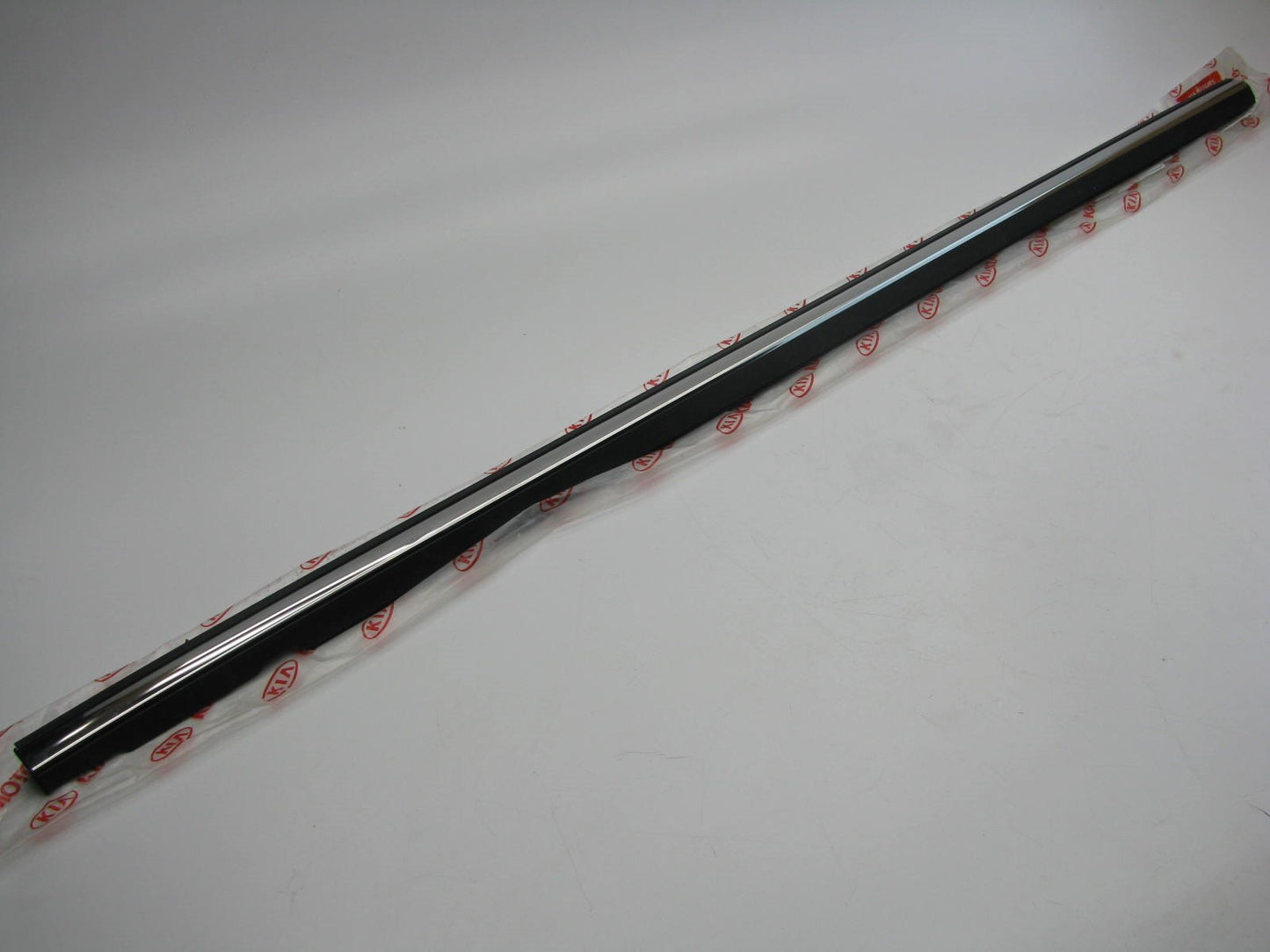 NEW FRONT RIGHT SIDE Door Window Moulding Weatherstrip Seal OEM For 04-09 Amanti