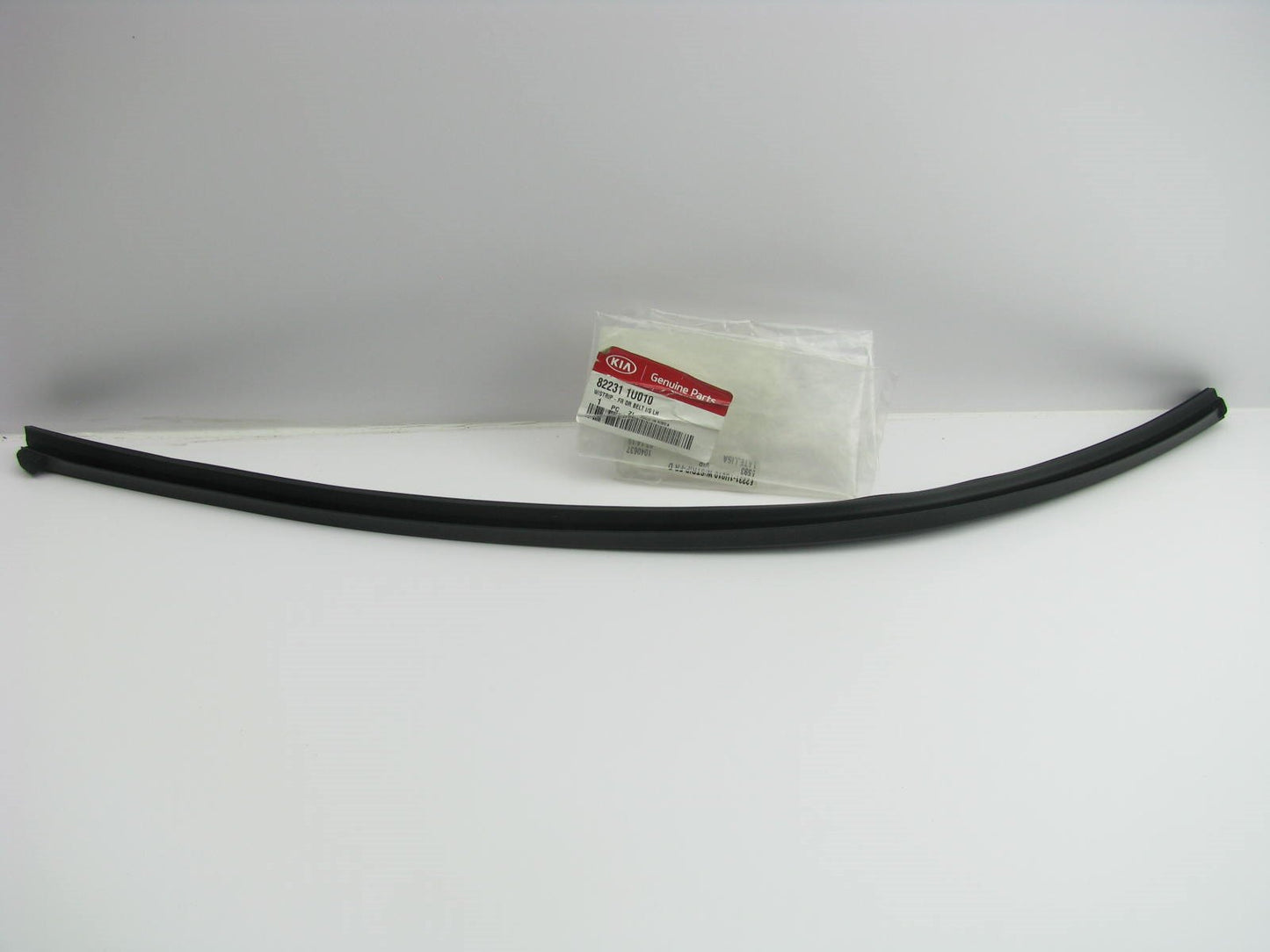 New Front  Left Drivers Door Belt Weatherstrip Seal For 14-15 Sorento 822311U010
