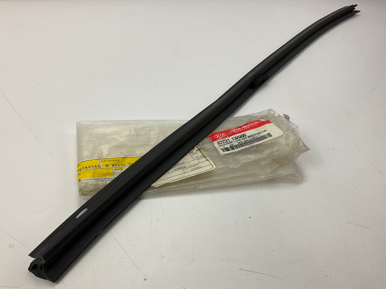 New Genuine Front Left Door Inside Weatherstrip Belt Seal OEM For 12-16 Kia Rio