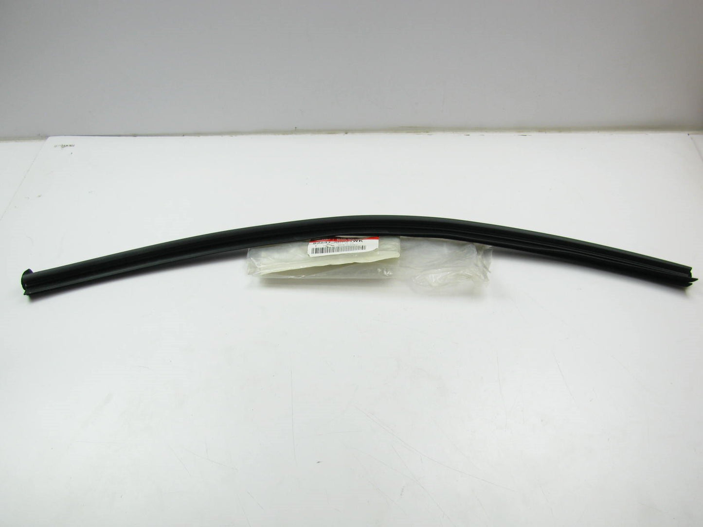 NEW GENUINE Front Left Door Weatherstip Belt Seal OEM For 2012-2013 Kia Soul