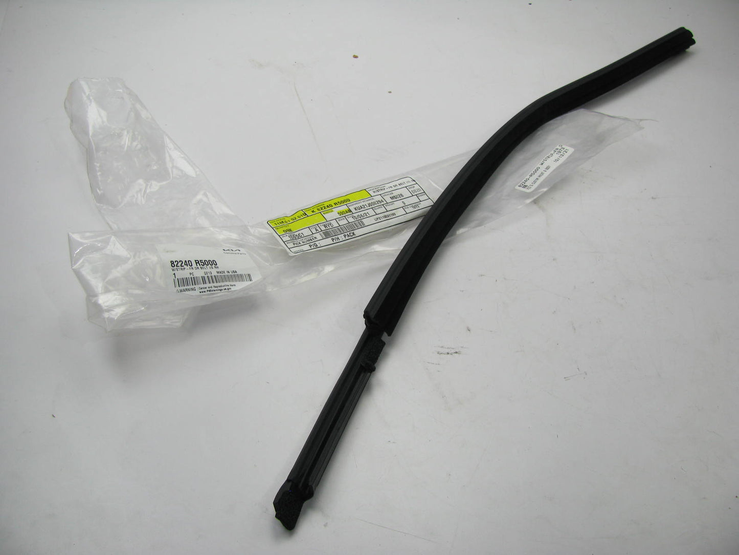 NEW 82240R5000 FRONT RIGHT Door Belt Weatherstrip Seal OEM For 21-22 Sorento