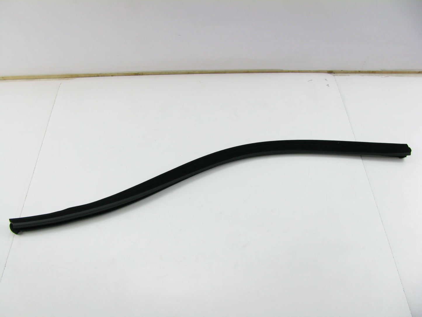 New Genuine FRONT RIGHT Door Inside Belt Weatherstrip Seal OEM For 11-13 Sorento