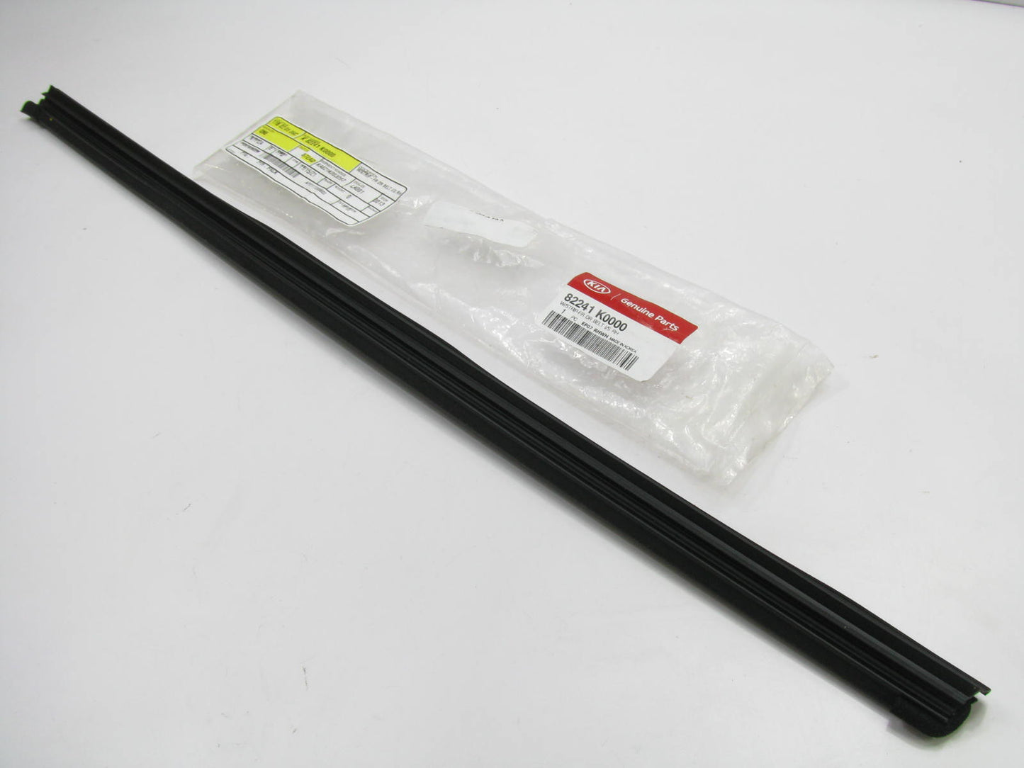 Front Right Door Window Belt Weatherstrip Seal OEM For 20-25 Kia Soul 82241K0000