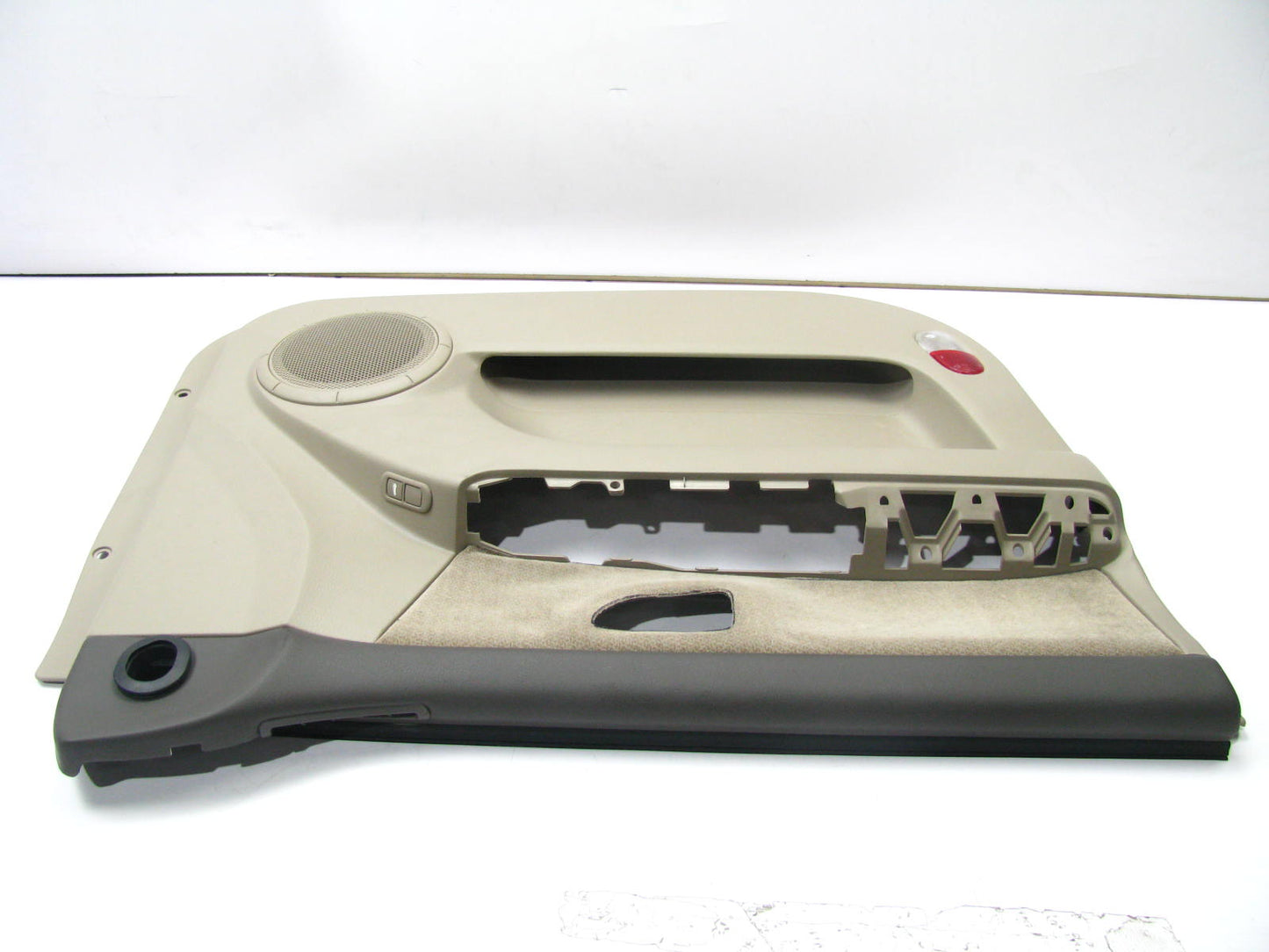 NEW 823013E080C8DT FRONT LEFT Interior Door Panel BEIGE OEM For 05-06 Sorento EX