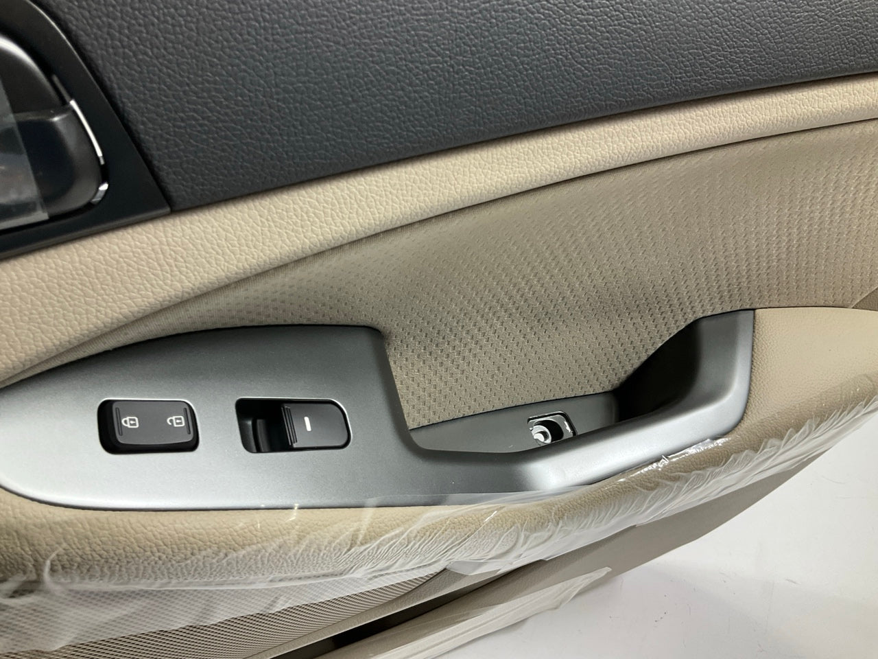NEW Front Right Beige Door Panel & Switch OEM For 14-15 Kia Optima 823042TKX0DBL