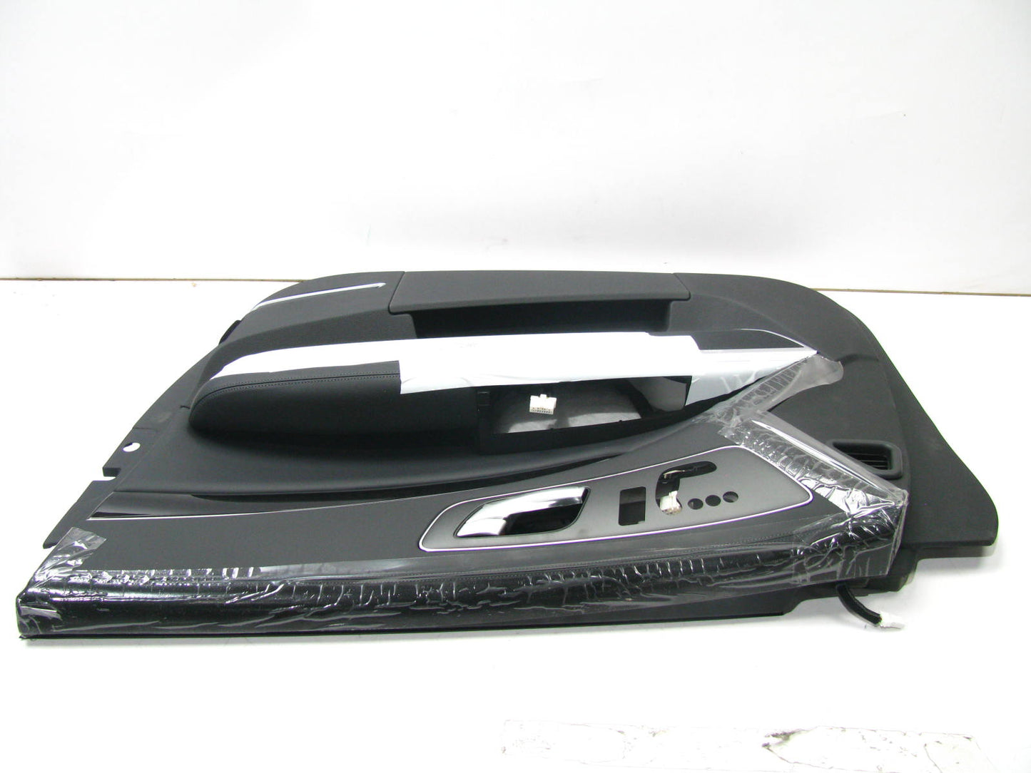 NEW GENUINE 823063T842KDK Front RIGHT Door Panel BLACK OEM For 2015 Kia K900