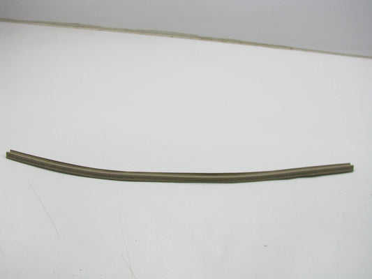 New FRONT RIGHT Door LOWER Weatherstrip Seal OEM For 2006-10 Optima 823662G000S8