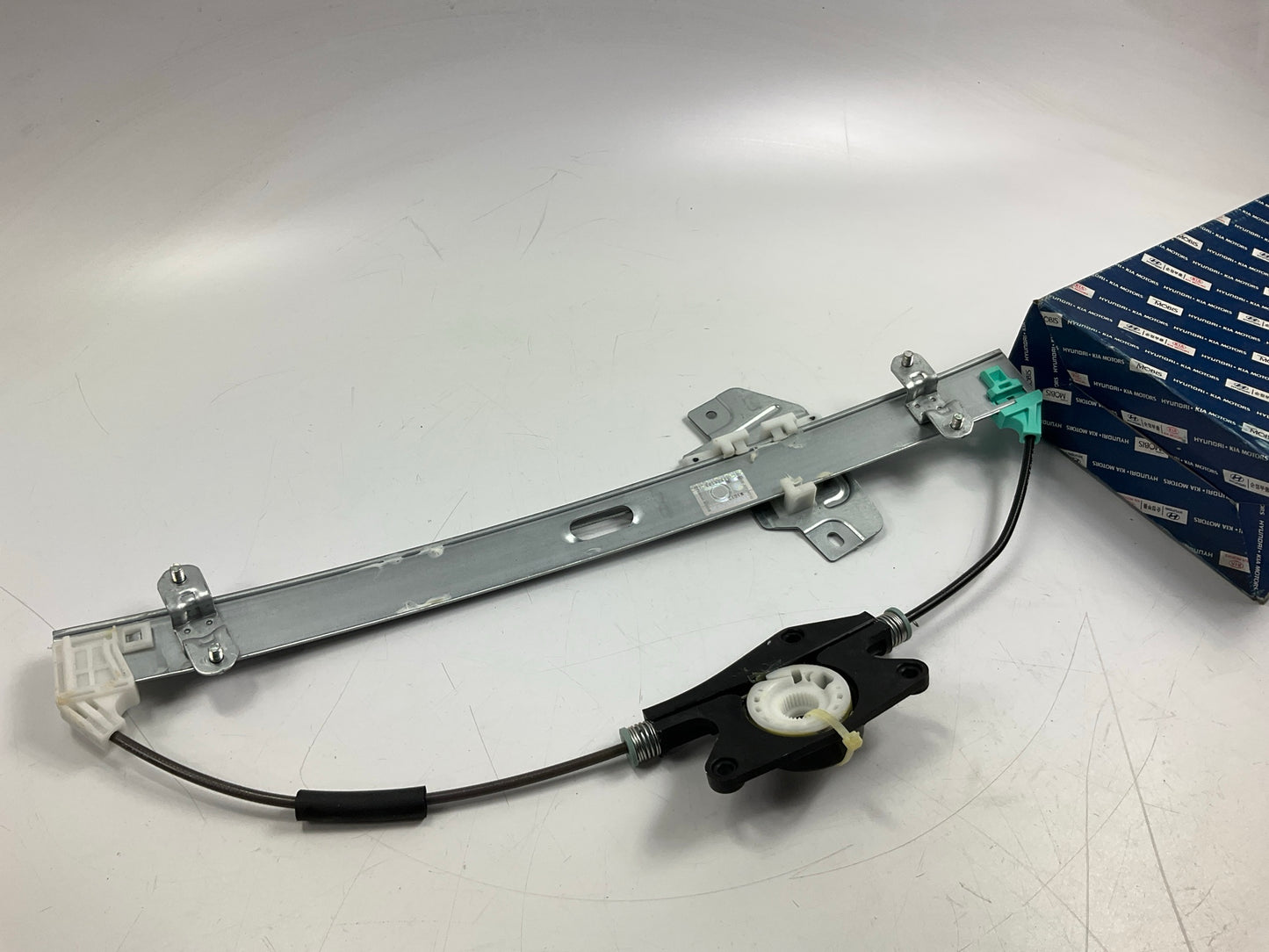 NEW GENUINE Front Right Window Regulator OEM For 2006-2011 Kia Rio 82404-1G010