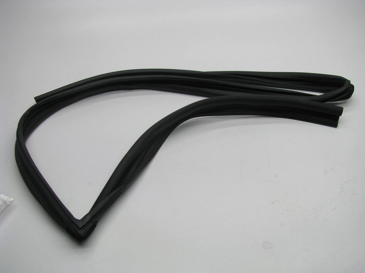 NEW - OEM FRONT RIGHT Door Window Glass Run Weatherstrip Seal For 2006-10 Optima