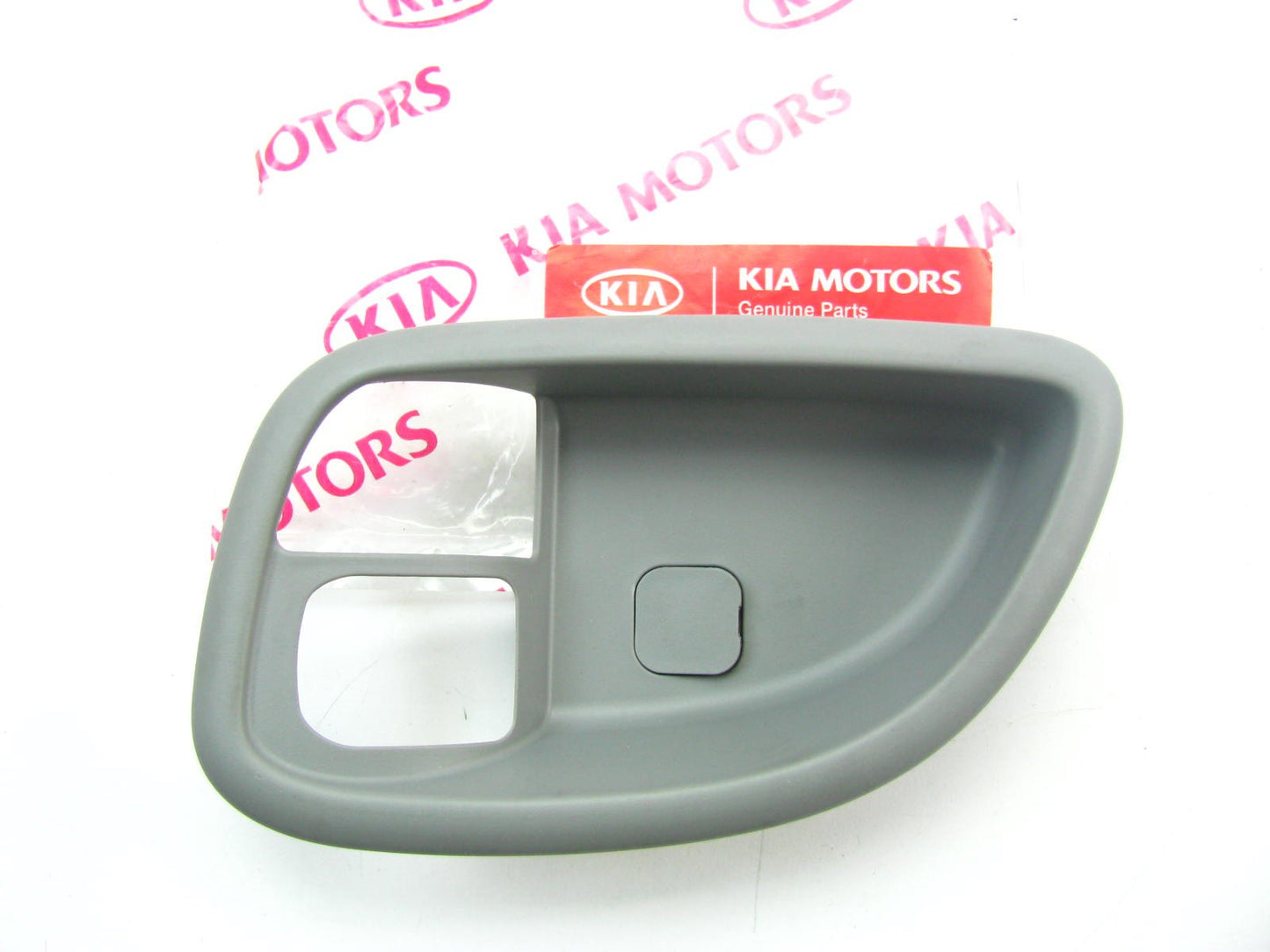 Front Right Passenger Interior Door Handle Housing Bezel OEM For 06-11 Kia Rondo