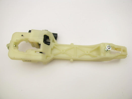 New FRONT RIGHT Exterior Door Handle Support Base Bracket For 2007-10 Kia Rondo