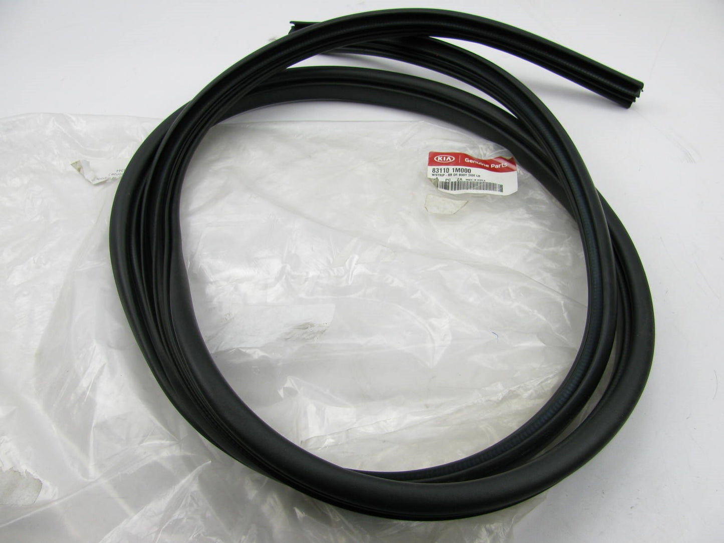 NEW REAR LEFT Door Body Side Weatherstrip Seal OEM For 2010-2013 Kia Forte