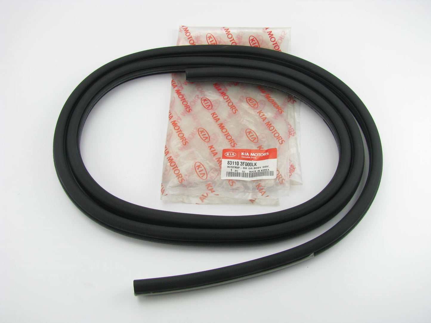 NEW OEM Rear Left Door Body Side Weatherstrip Seal For 04-06 Amanti 831103F000LK