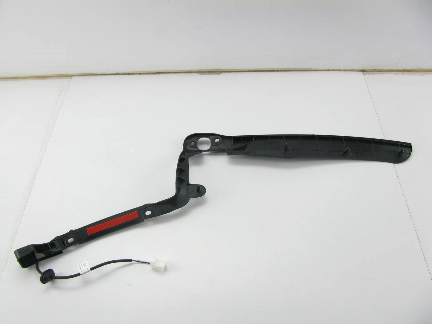 New Left Side Tailgate Liftgate Weatherstrip Seal OEM For 2013-2014 Kia Sorento