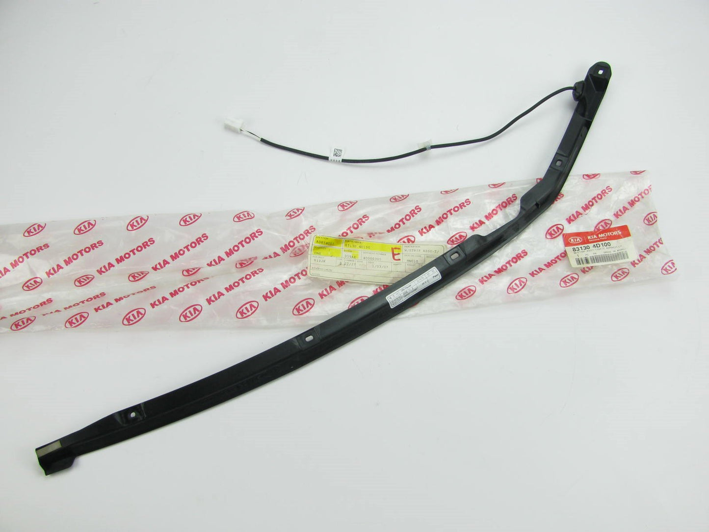 Left (Drivers Side) Rear Tail Gate Hatch Weatherstrip Seal OEM For 06-12 Sedona
