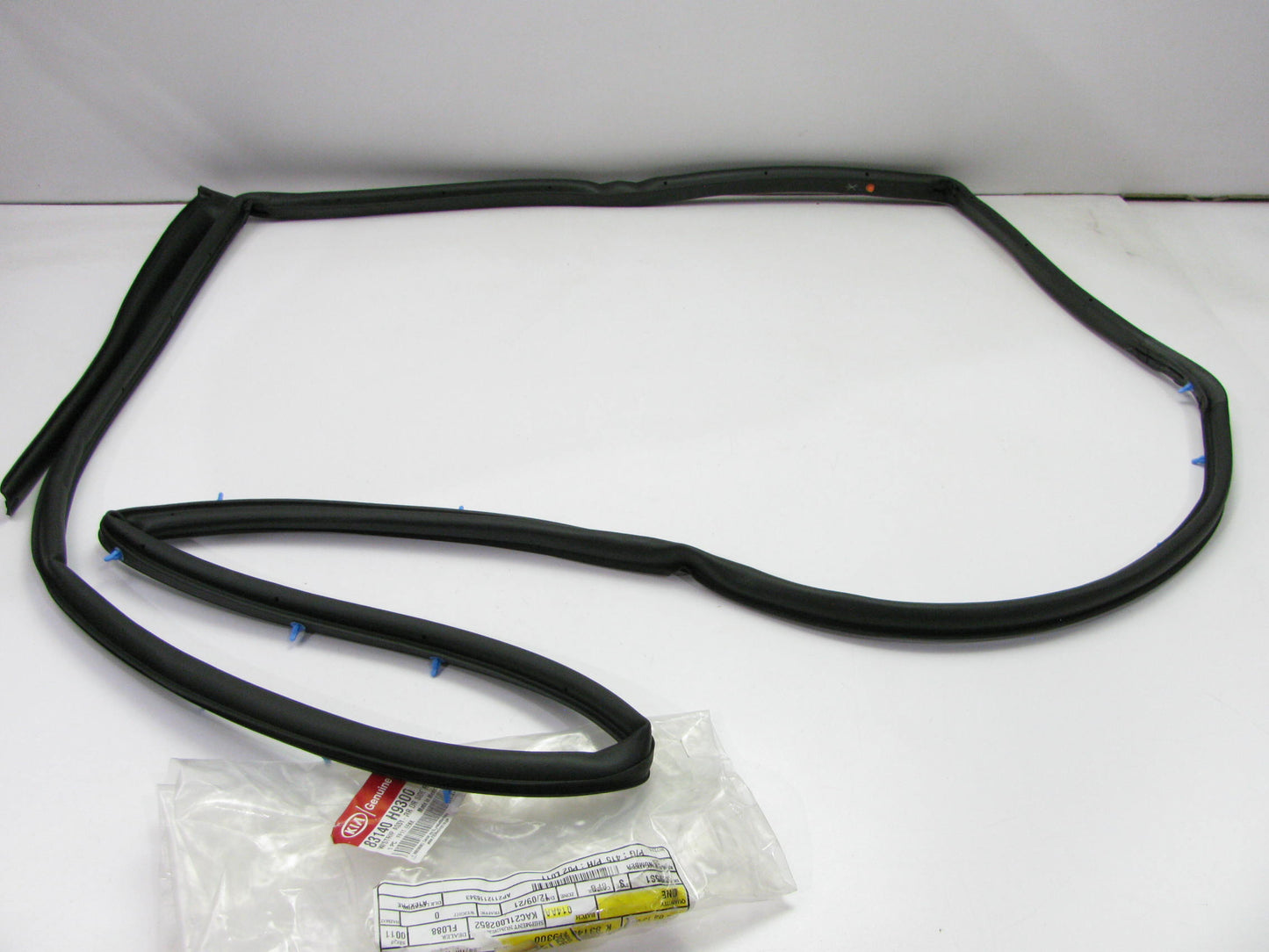 Rear Right Passengers Weatherstrip Seal (On Door) OEM For 2018-23 Rio 83140H9300