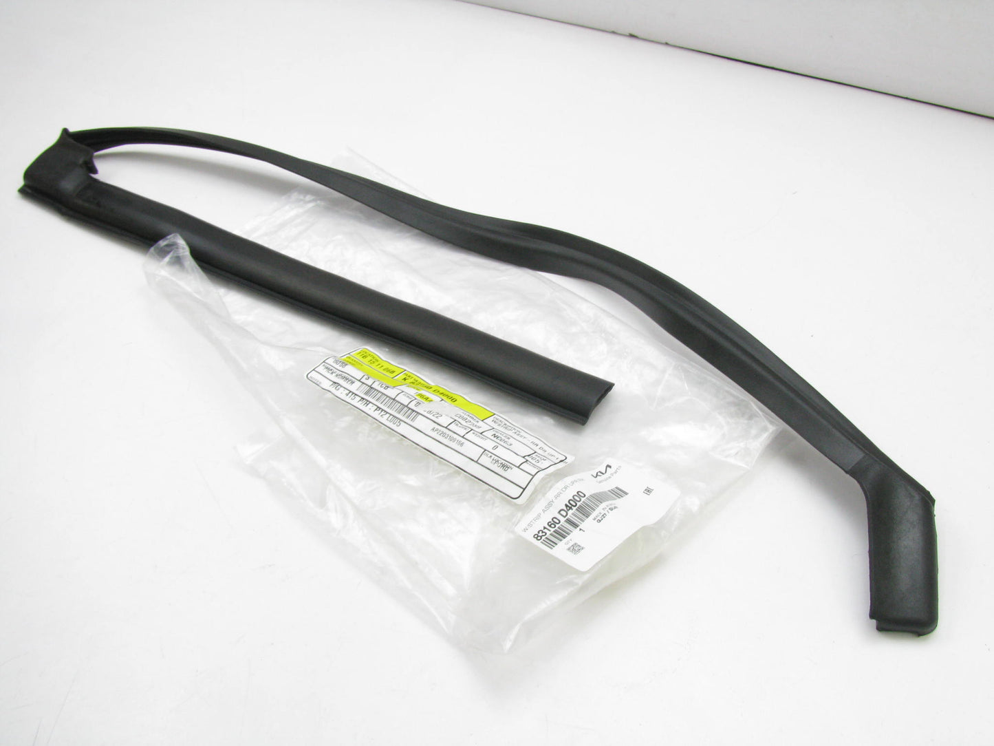 Rear Right Passengers Door Upper Weatherstrip Seal For 2016-20 Optima 83160D4000
