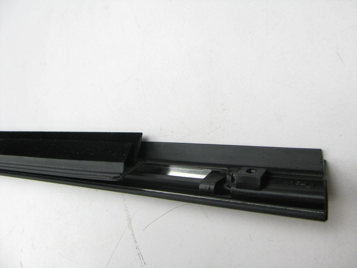 New REAR LEFT Exterior Door Belt Weatherstrip Seal For 05-06 Kia Rio SEDAN ONLY