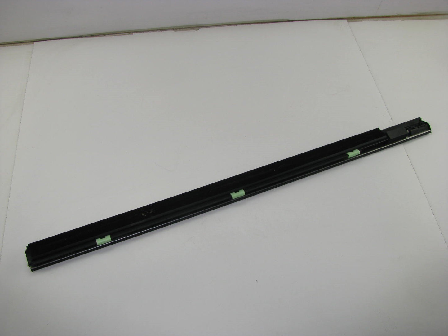 NEW - OEM Genuine Rear Left Door Window Weatherstrip Belt Seal For 03-06 Sorento