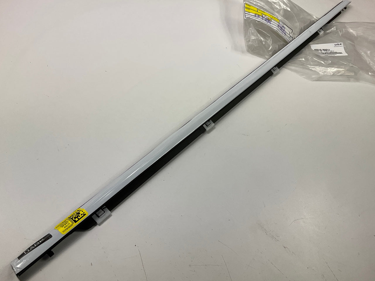 Rear Left Drivers Window Belt Molding Strip For 2021-2024 Kia Sorento 83210R5011