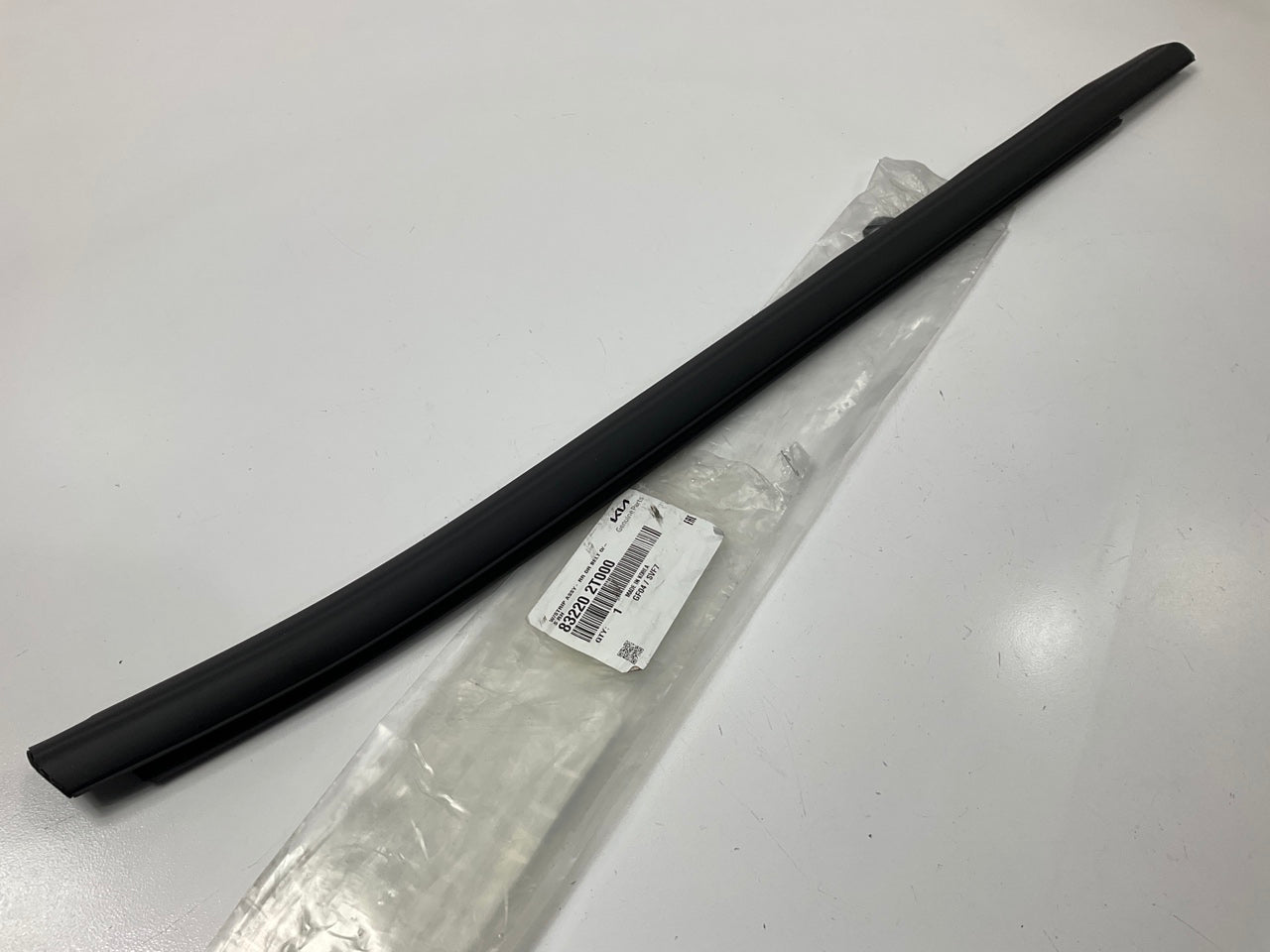 Rear Right Outer Door Window Belt Weatherstrip For 2011-16 Kia Optima 832202T000