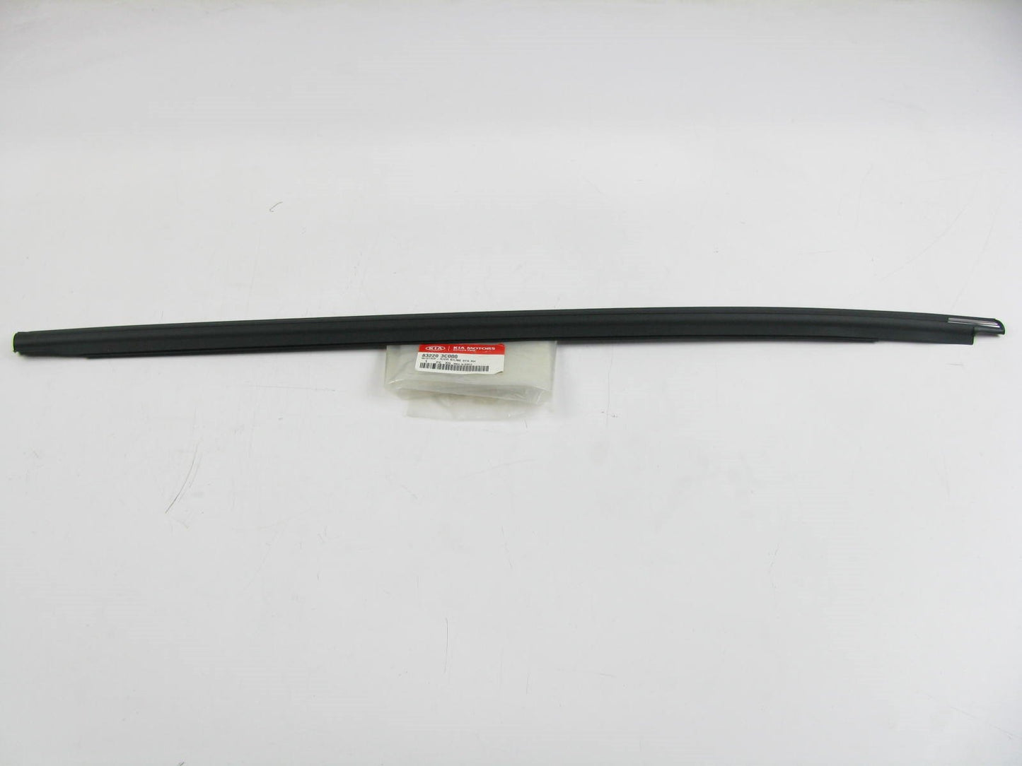 New OEM Rear Right Side Door Outer Weatherstrip Seal For 01-06 Optima 832203C000