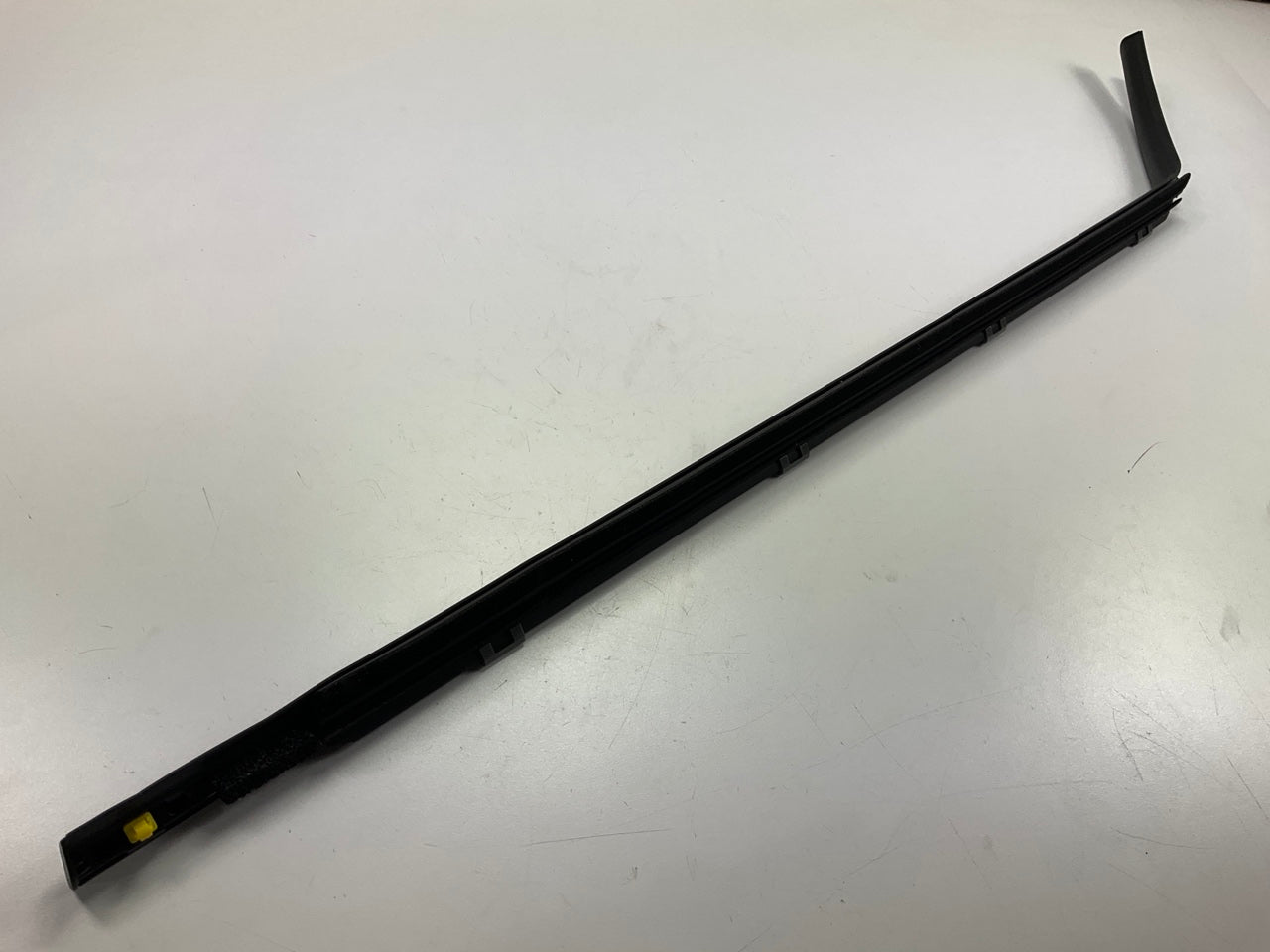 NEW Rear Right Door Window Belt Molding Strip OEM For 20-24 Kia Soul 83220K0000