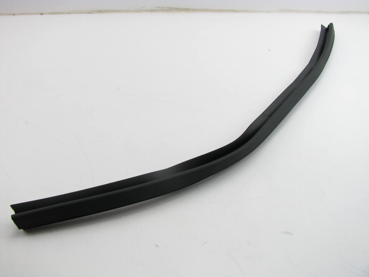 NEW GENUINE Rear Left Driver Door Weatherstrip Belt Seal OEM For 11-13 Kia Forte
