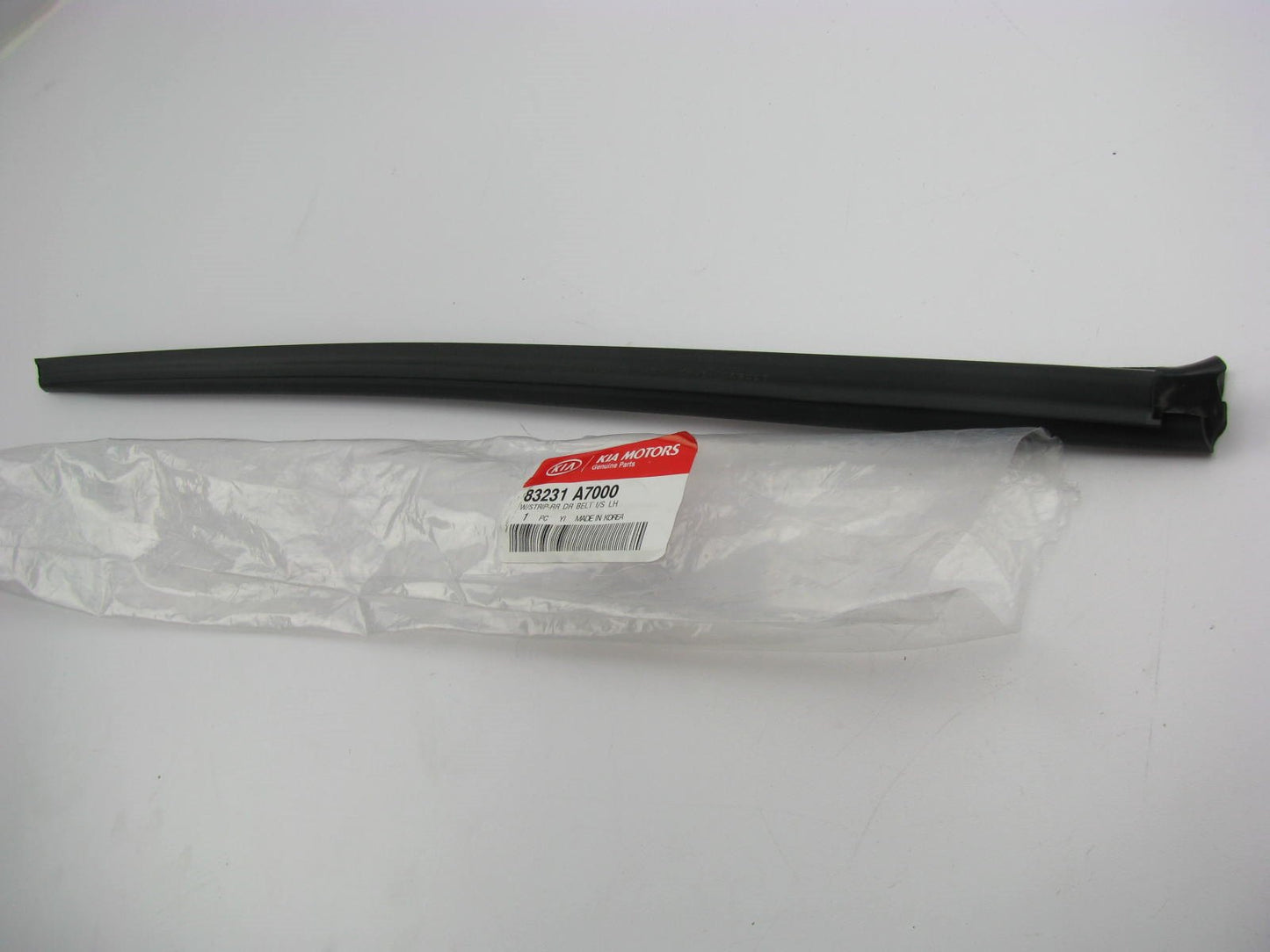 New OEM Rear LEFT Inner Door Belt Weatherstrip Seal For 2014-16 Forte 83231A7000